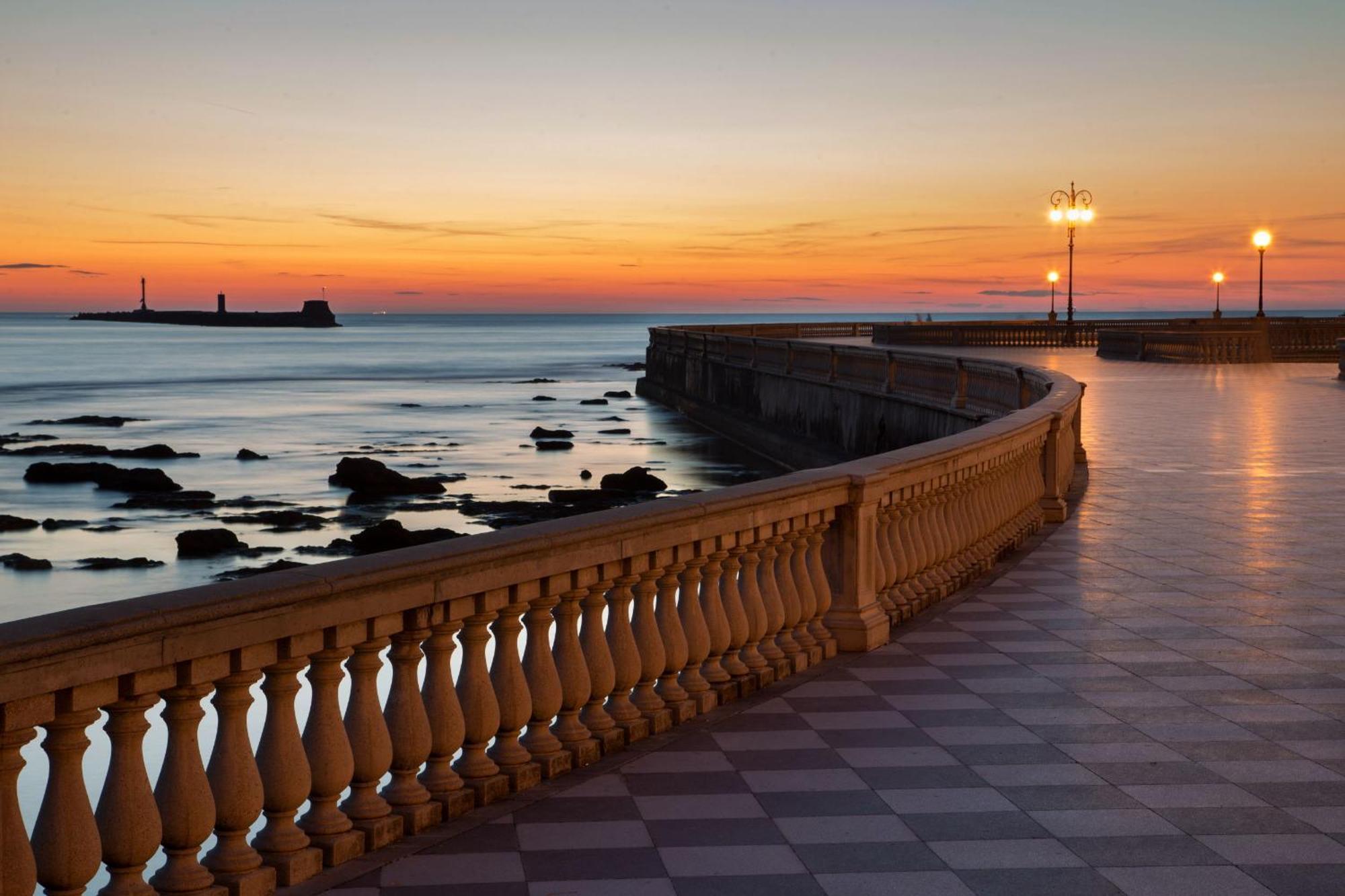 Hotel Mediterraneo Livorno Exterior photo