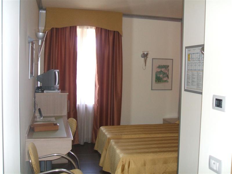 Hotel Mediterraneo Livorno Room photo